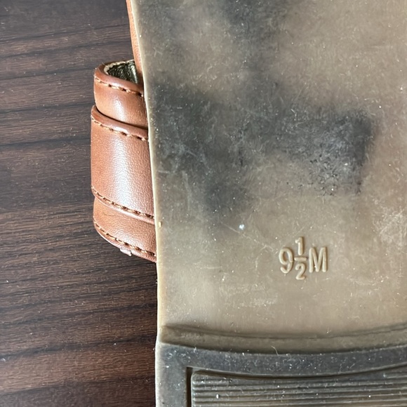 G by Guess Camel Brown Toe Ring Sandals - Picture 4 of 6